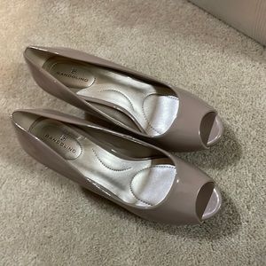 Nude pattern leather peep toe heels